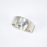 Barrel shaped ring